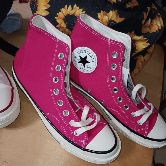 Converse mens size 7 - Picture 1 of 2